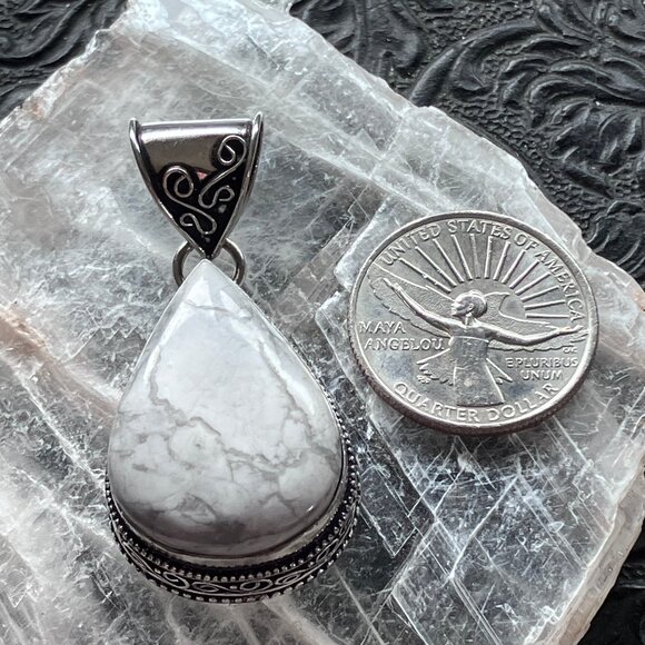 Natural Howlite Handcrafted Stone Jewelry Crystal Pendant - Picture 7 of 7